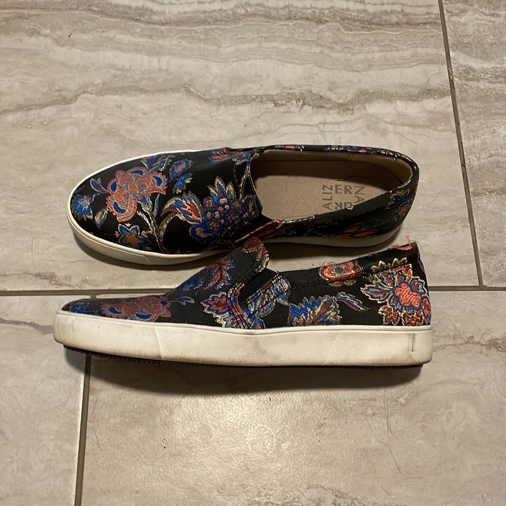 Naturalizer Shiny Floral Slip On Sneakers, Size 8 - Picture 2 of 3